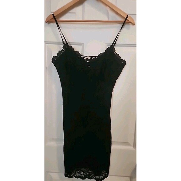 Guess Slip Dress Black Medium Mini Lacy Lined Adjustable Straps Sexy Wimsigoth - Picture 1 of 11